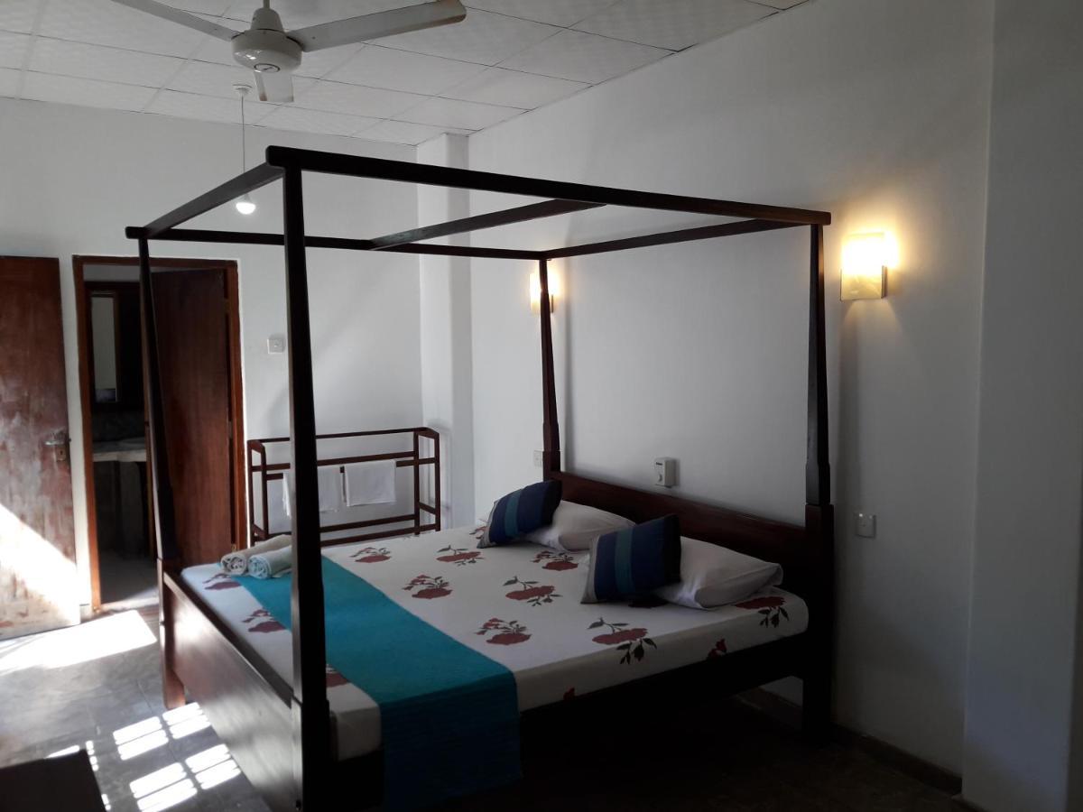 Sea Front Hikkaduwa Apartment Екстериор снимка