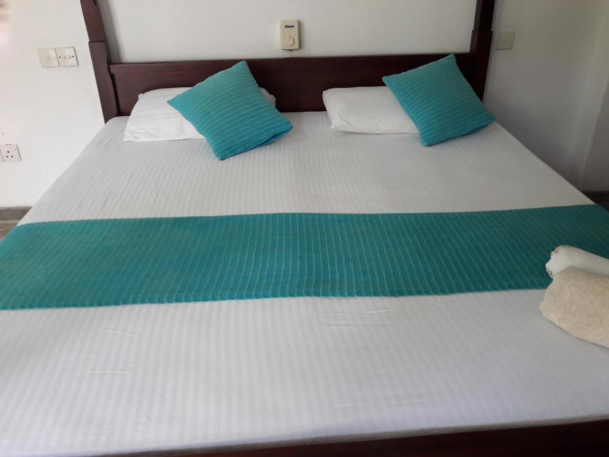 Sea Front Hikkaduwa Apartment Екстериор снимка