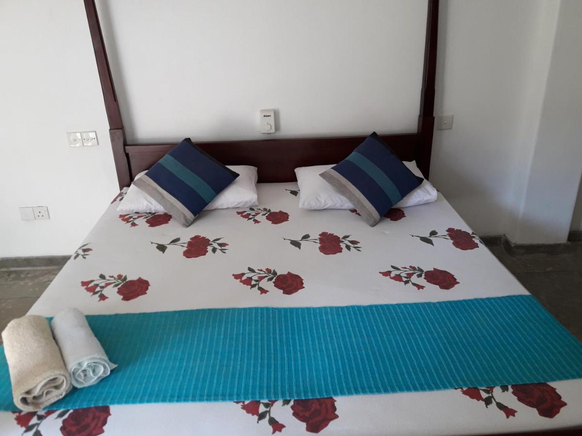 Sea Front Hikkaduwa Apartment Екстериор снимка
