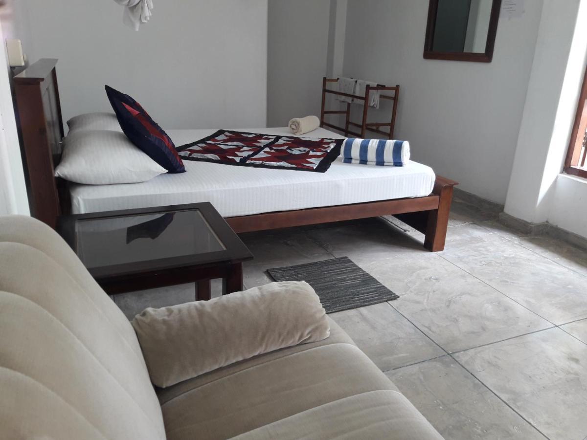 Sea Front Hikkaduwa Apartment Екстериор снимка