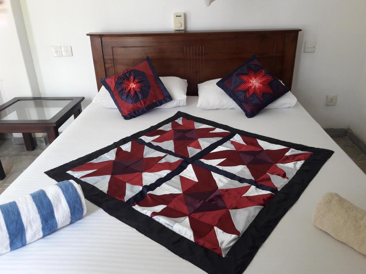 Sea Front Hikkaduwa Apartment Екстериор снимка