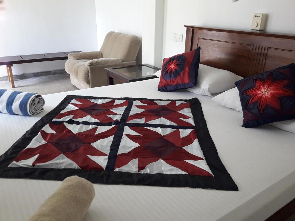 Sea Front Hikkaduwa Apartment Екстериор снимка