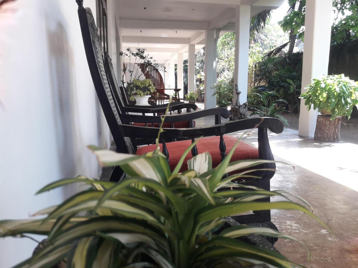 Sea Front Hikkaduwa Apartment Екстериор снимка